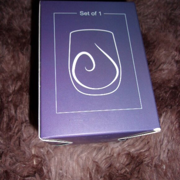 Newbea set of 1 Wine Tumbler with lid Black New - Picture 3 of 4